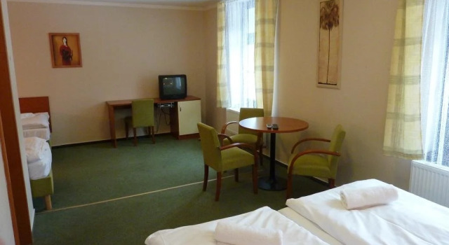 Hotel Na Kocandě, Rezerwuj Hotel Hotele w Central Bohemia z parkingiem, Parking