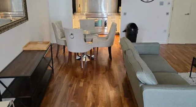 2 Bed Apartment Central London Canary Wharf, Varaa Huoneisto Asunnot kohteessa Merseyside, Huoneisto