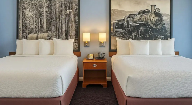 Четырёхместный номер Standard Creekside Inn & Suites