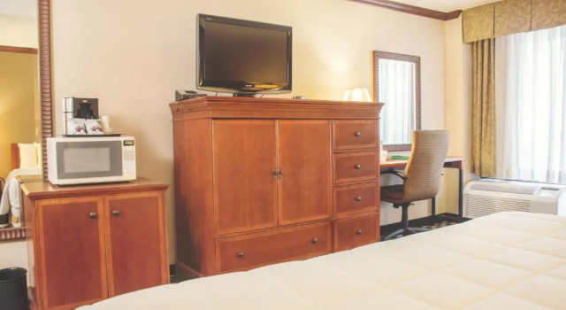 Номер Standard MCM Eleganté Hotel & Conference Center