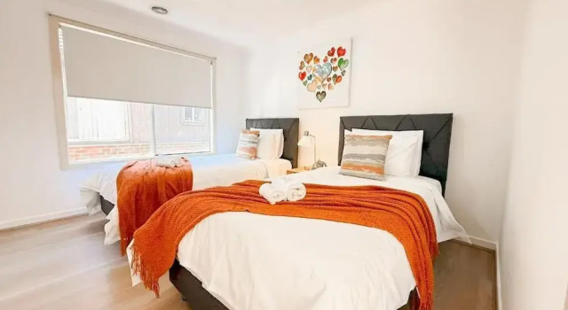 StayAU Family Haven Pet-Friendly, Book Vacation Home Melbourne 