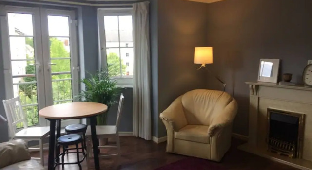 Bright 2 Bedroom Apartment With Parking in Edinburgh, Prenota Appartamento Edimburgo 