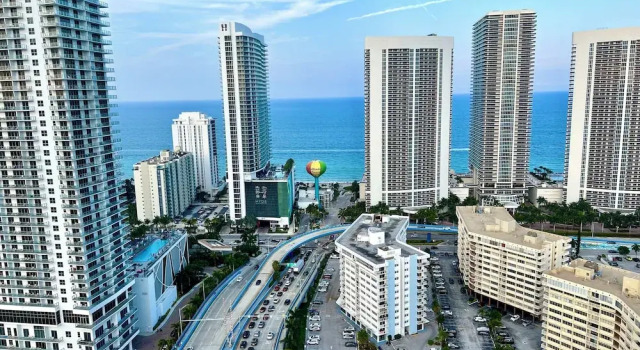 Апартаменты с 3 комнатами с балконом и с видом на океан Private Ocean Luxury Condos at Beachwalk Resort