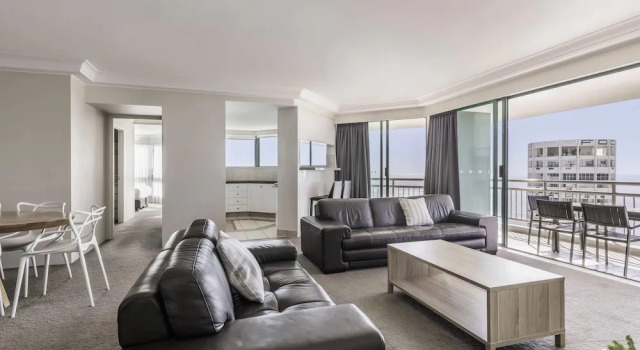 Номер Standard с 3 комнатами с балконом Mantra Crown Towers