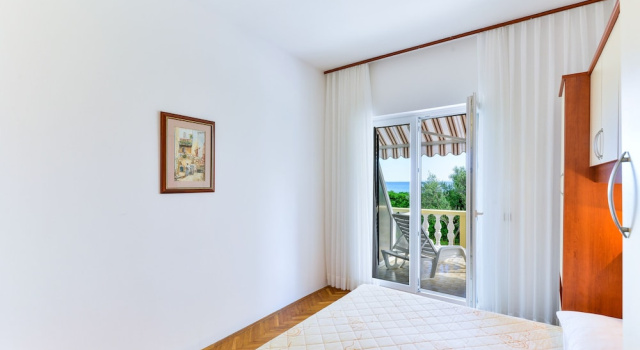 Beachfront Apartment Liveri 2