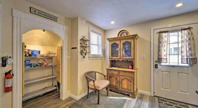 Cozy Getaway - 10 Miles to Mount Wachusett Skiing!, Prenota Hotel Leominster Massachusetts