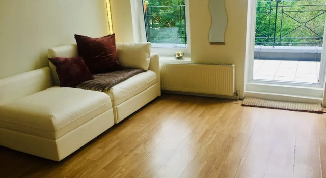 Bright 1 Bedroom Flat in West Hampstead With Balcony
