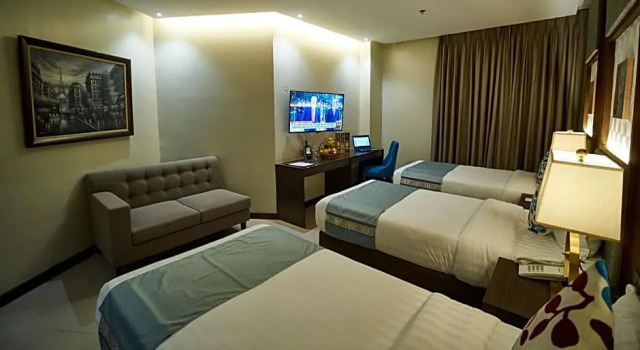 Трёхместный номер Standard J7 Plaza Hotel