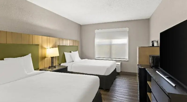 Четырёхместный люкс Country Inn & Suites by Radisson, Hinesville, GA