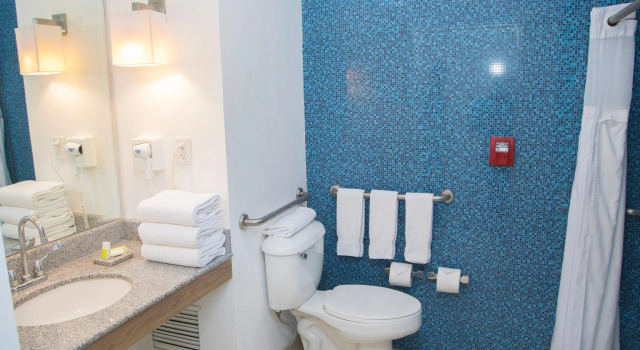 Четырёхместный номер Standard Holiday Inn Acapulco La Isla by IHG