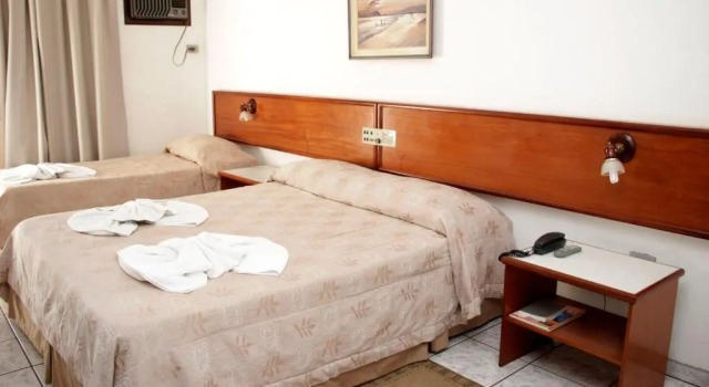 Трёхместный номер Deluxe с балконом и с видом на озеро Royal Inn Hotel