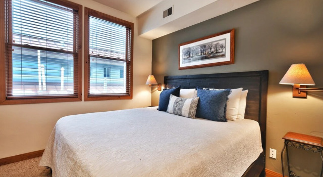 Mogul Mansion by Blueswell, Забронировать Отель Парк-Сити Deer Valley - The Canyons, рядом с Mountain Town Olive Oil