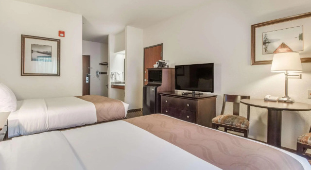 Четырёхместный номер Standard Quality Inn