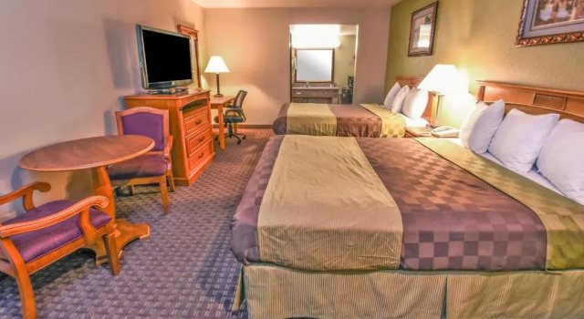 Четырёхместный номер Standard Chariot Inn Glendale - Pasadena