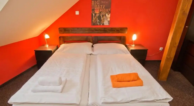 Hotel U Zlatého býka, Boek Hotel Písek 