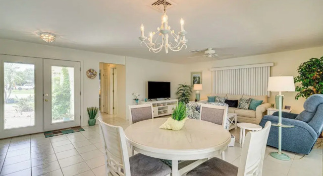 Cape Coral Gem: Patio, Pool & Boat Slip, Забронировать Дом для отпуска Виллы Кейп-Корал, Вилла