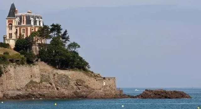 Ze Art Apartment, Rezerwuj Apartament Dinard 