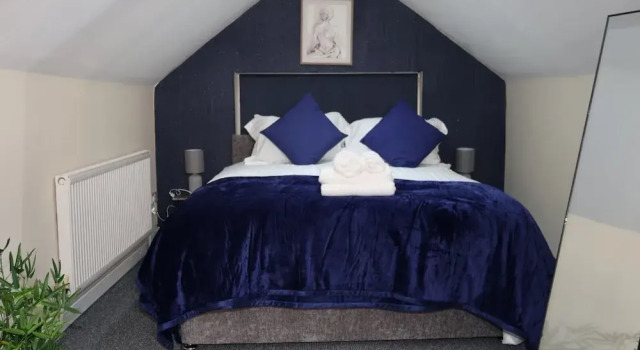 Nottingham 5-br, Sleeps 11 w/ Garden & Parking, Забронировать Отель Отели Ноттингема 3 звезды, рядом с Замок Ноттингема, 3*