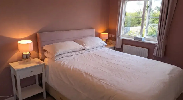 Modern 3B Eastbourne Retreat: Tranquil & Cozy Stay, Забронировать Отель Отели Исторического графства Суссекса с парковкой, Парковка