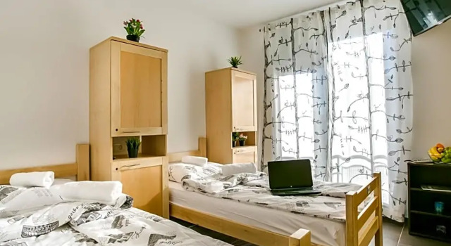 Standard Zimmer Hostel Moving