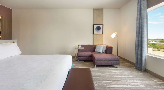 Hilton Garden Inn Austin North-Near the Domain, TX, Забронировать Отель Остин Greater Austin, рядом с Исследовательский кампус им. Дж. Дж. Пикля