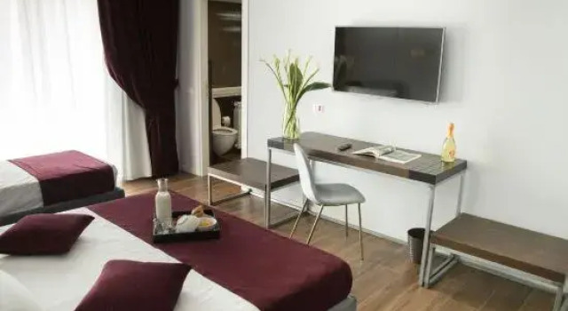 Трёхместный люкс Deluxe с балконом Unicum Roma Suites