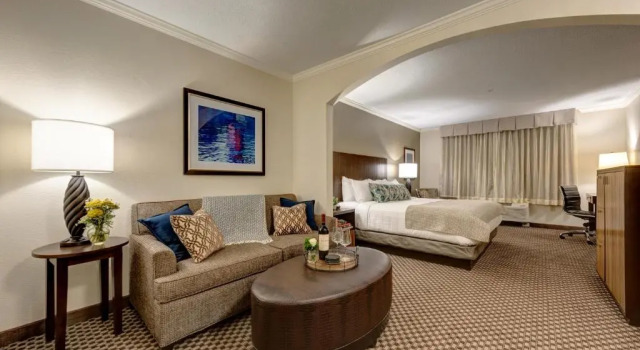 Люкс Garrison Hotel & Suites Dover-Portsmouth, an Ascend Collection Hotel