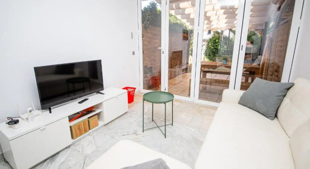 Aldea Beach 72, Book Hotel Hoteller i Manilva med parkering, Parkering
