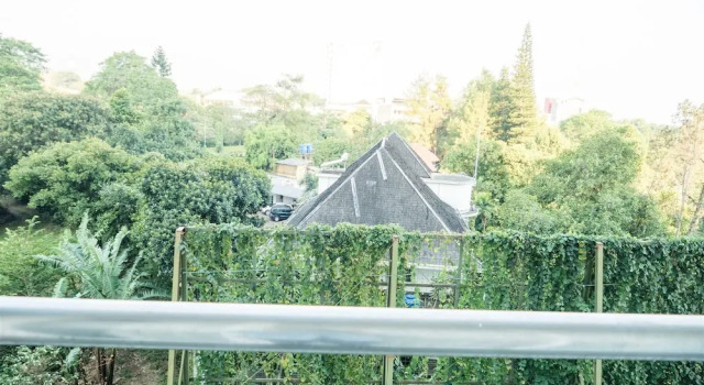 Standard Zimmer Luxurious 1BR At Dago Suites Apartment