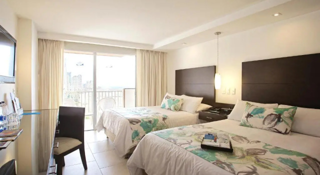 Четырёхместный номер Superior Hotel Capilla del Mar