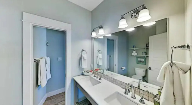 Коттедж Steps to The Beach! Beautiful 4 BDRM 5 Bath Home W/Pool & Hot Tub