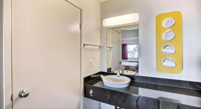 Четырёхместный номер Standard Motel 6-Oakland, CA - Embarcadero