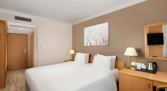 Двухместный номер Superior с балконом Danubius Hotel Arena