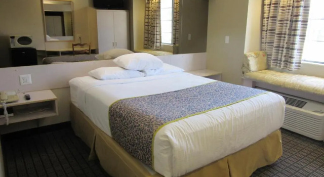 Люкс Travelodge by Wyndham Arlington/Dallas Area