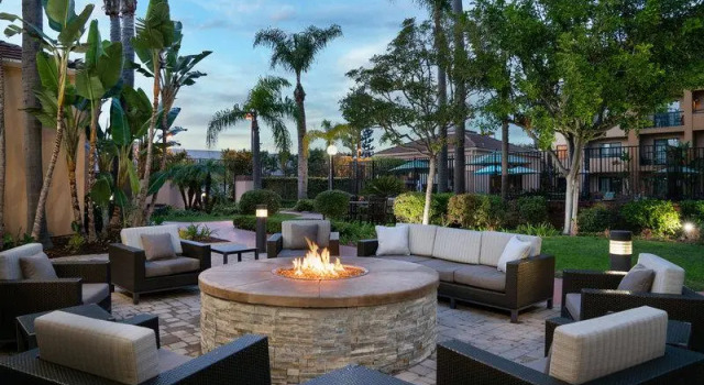 Кровать в общем номере Courtyard Costa Mesa South Coast Metro