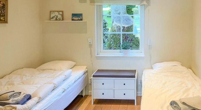Beautiful Home in Höör With Wifi and 4 Bedrooms, Rezerwuj Hotel Hotele w Lagos z parkingiem, Parking