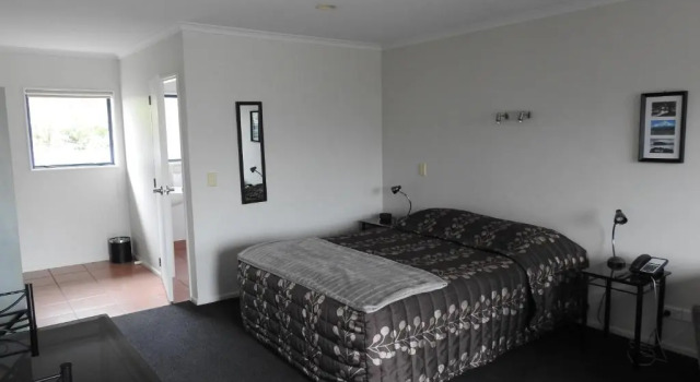 Студия Tudor Lodge Motel