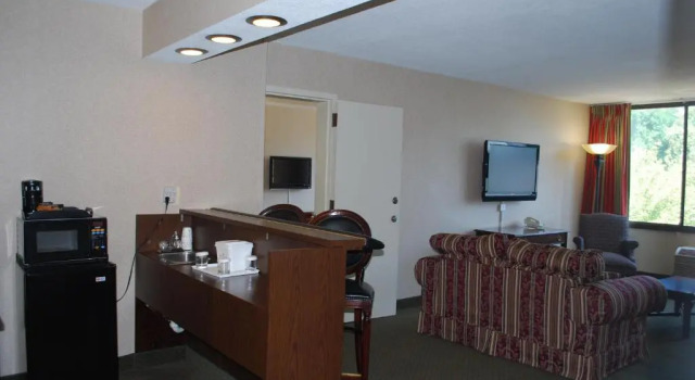 Deluxe suite Ramada by Wyndham Triangle/Quantico