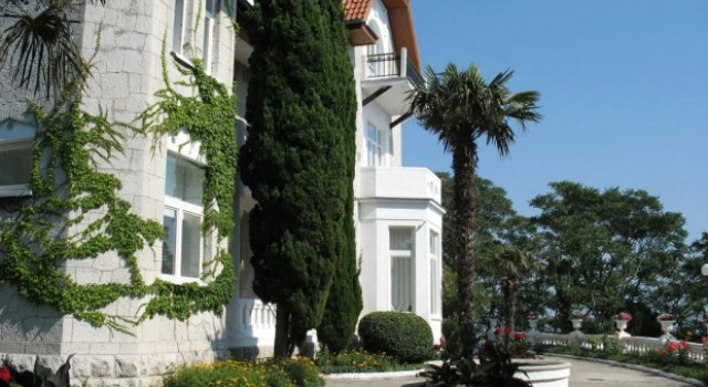 Ponizovka, Брондау Қонақ үй Big Yalta бассейні бар қонақ үйлер, Жүзу бассейні