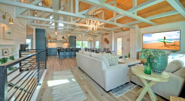 Коттедж Private Pool, Walk to Beach, 6bdr, Main+guest House Third Sandbar by Avantstay