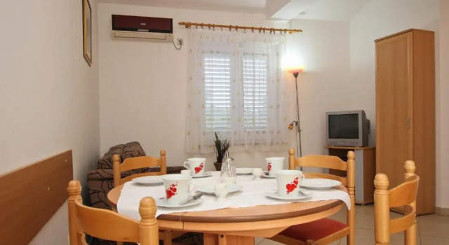 Апартаменты c 1 комнатой с балконом и с видом на море Villa Tiha