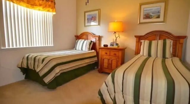 Legacy Park 5 Bedroom Villa by Redawning, Buchen Sie Villa Hotels in Four Corners mit Pool, Schwimmbad