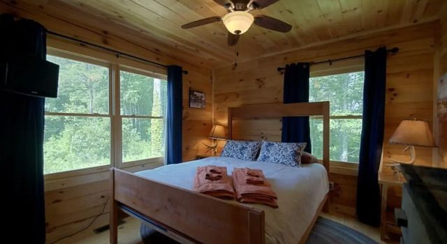 Jaisel's Cabin - 3 Br Cabin, Забронировать Дом для отпуска Отели Уэйнсвилл с парковкой, Парковка