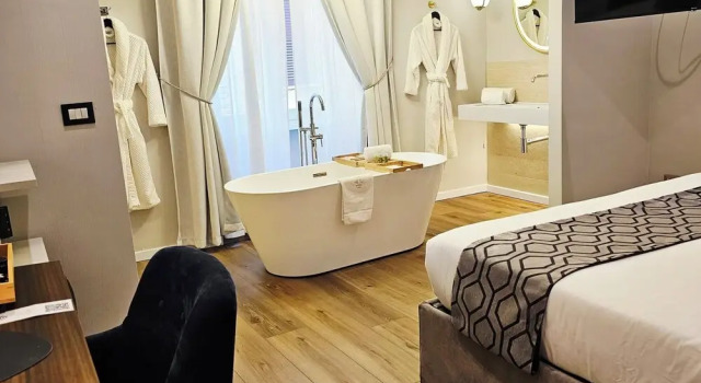Люкс Luxury с видом на внутренний двор STOA ROME Boutique Suites