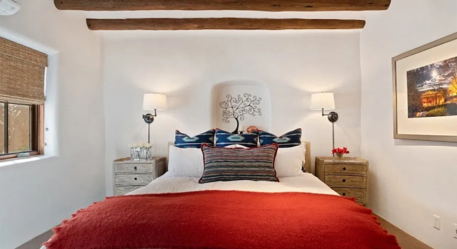 Carmel - Elegant East Side Adobe With Kiva Fireplace, Walk to Canyon Rd and The Plaza, Varaa Lomakoti Santa Fe New Mexico