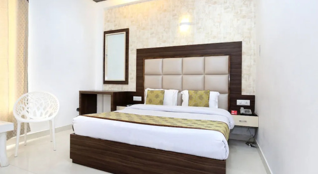 Oyo 11367 Hotel Yellow, Забронировать Отель Отели Chandigarh Region с завтраком, Завтраки