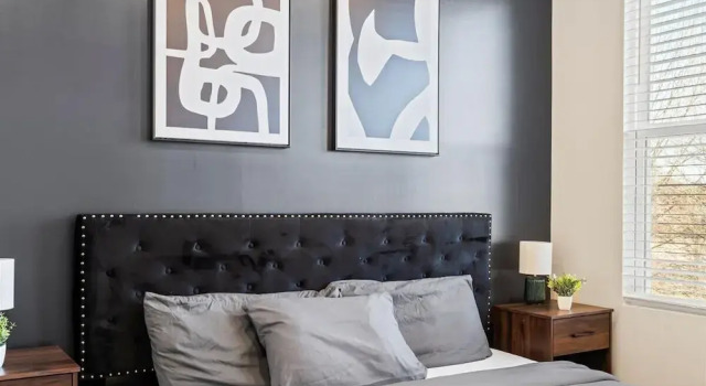Luxe King 4BR Townhouse with Rooftop in Uptown CLT, Забронировать Дом для отпуска Коттеджи Шарлотте, рядом с Концертный комплекс Fillmore Charlotte, Коттедж