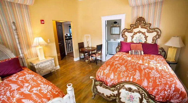 Четырёхместный номер Standard Oaak Tree Hotel