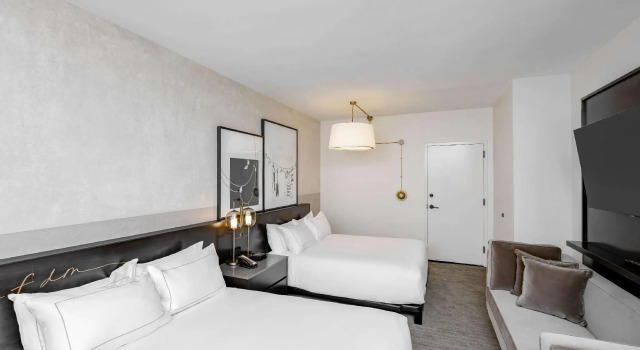 Четырёхместный номер Standard Hotel Fort Des Moines, Curio Collection By Hilton