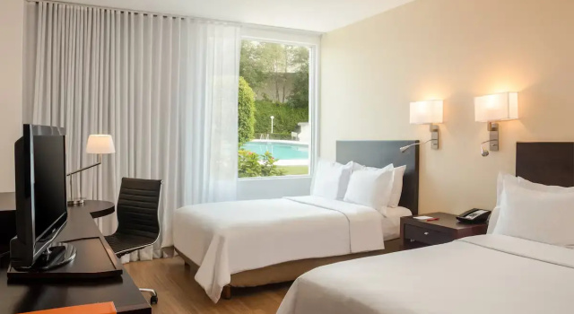 Четырёхместный номер Superior Fiesta Inn Express Perinorte